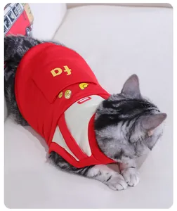 Chaleco cálido de dos piezas falso rojo y blanco para gatos con diseño de dibujos