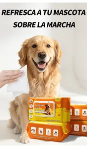 Détail de l'emballage de lingettes nettoyantes pour animaux avec un Golden Retriever