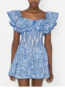 Blau-weißes besticktes Mini-Hohlkleid mit Rüschenschultern und quadratischem Ausschnitt