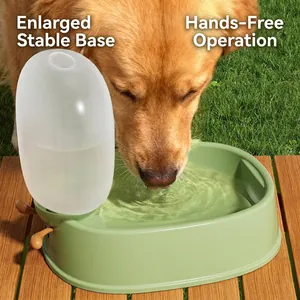 Automatische waterdispenser voor honden met een grote stabiele basis en watertank