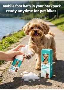 Gros plan de la mousse nettoyante pour pattes d'animaux utilisée en extérieur