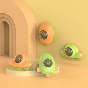 Jouets boules d'herbe à chat comestibles en forme de fusée et d'ovni pour chat