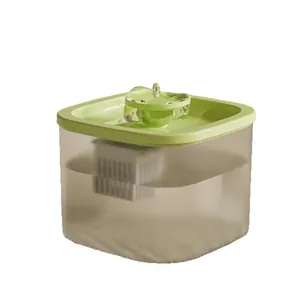 Fontaine à eau automatique pour chats avec couvercle vert et réservoir translucide