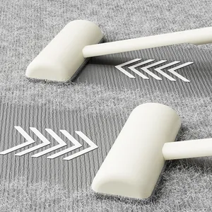 Effiziente Tierhaarentferner-Bürste für Teppiche und Möbelpflege im ergonomischen Design