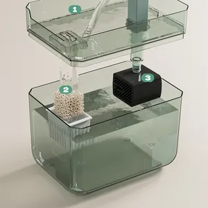 Detailansicht der Komponenten des automatischen Haustier-Trinkbrunnens mit Pumpe.