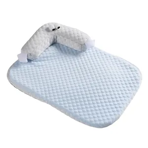 Tapis rafraîchissant respirant pour chiens et chats avec un joli coussin de dessin animé