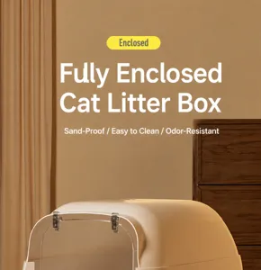 Detailansicht der klaren Schwingtür der vollständig geschlossenen beigen Katzentoilette.