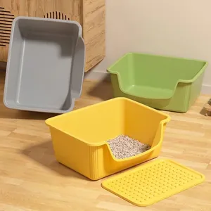 Caja de arena para gatos semicerrada de plástico en colores gris, verde y amarillo