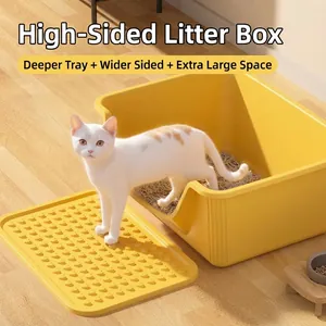 Arenero para gatos XXL amarillo semicerrado con bordes altos y alfombrilla atrapa arena.