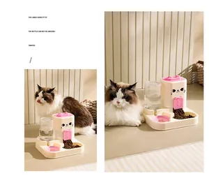 Vista detallada del sistema de comedero y bebedero automático para mascotas con un gato.