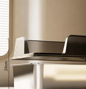 Detail view showing the 24cm high detachable fence on the stainless steel cat litter box