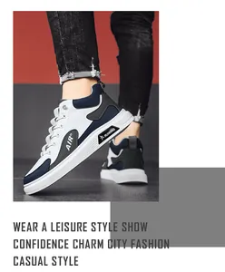Vista dettagliata di eleganti sneakers alte bianche con cuciture blu navy e grigie