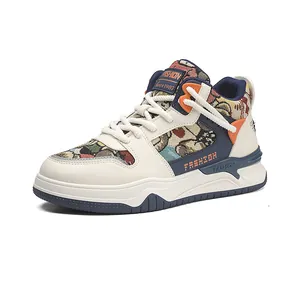 Sneakers alte alla moda per ragazzi con motivi a orsetto cartoon e chiusura stringata