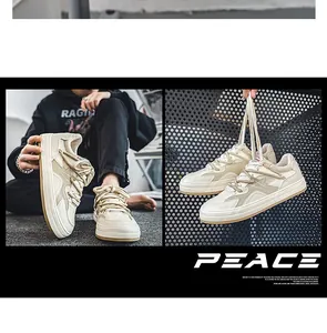 Κομψά ανδρικά χαμηλά casual sneakers σε κρέμα χρώμα με σχέδιο αστέρι και κορδόνια δρόμου.