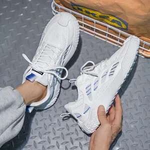Sneaker basse da uomo leggere in mesh bianco e blu con design traforato e lacci