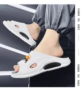 Weiße Herren-Slipper mit dickem Boden, buntem Grafikdruck und atmungsaktiven Löchern