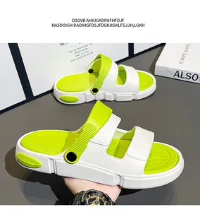 Detailansicht weiß-lindgrüner Herren-Sommersandalen mit verstellbarem Fersenriemen