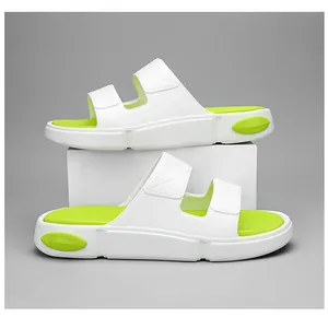 Sportliche Sandalen mit zwei Riemen und neongrüner gepolsterter Sohle
