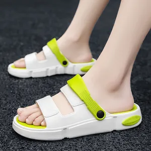 Modische Herren-Sportsandalen in Weiß und Neongrün mit verstellbarem Fersenriemen.