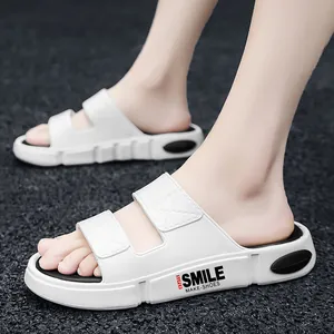 Bequeme weiße Herren-Sandalen mit zwei Riemen und 'SMILE'-Aufdruck