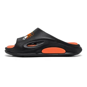 Leichte Herren-Badeschlappen in Schwarz und Orange mit dicker und weicher Sohle