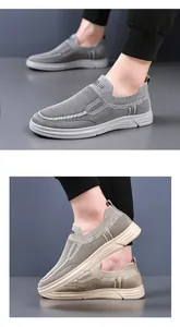 Vista dettagliata delle scarpe slip-on da uomo in mesh traspirante con suola morbida