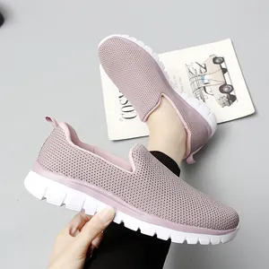 Baskets en Maille Décontractées pour Femmes Été Respirant Léger Slip-On Loafers Chaussures de Marche Plates Confort pour Mode Quotidienne