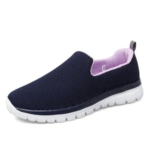 Chaussures de marche respirantes en maille bleu marine pour femmes à semelle blanche
