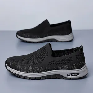 Scarpe da ginnastica traspiranti in maglia nera da uomo con suola sportiva grigia leggera
