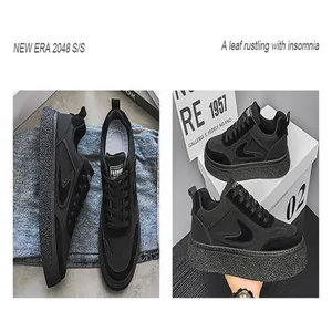 Detailansicht der schwarzen Low-Top-Plateau-Sneaker für Herren mit dicken Sohlen.