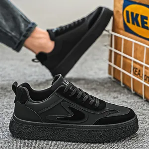Klassische Herren Low-Top Sneaker mit dicker Sohle, schwarze Freizeit-Skateschuhe