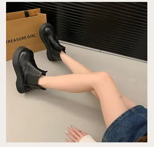 Fashionable black chunky platform Chelsea boots for women with retro round toe design