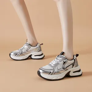 Αναπνεύσιμα γυναικεία ασημένια sneakers με δίχτυ για τρέξιμο και καθημερινή χρήση