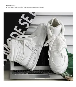 Sneakers invernali bianche high-top con calda fodera in pelliccia sintetica e suola spessa