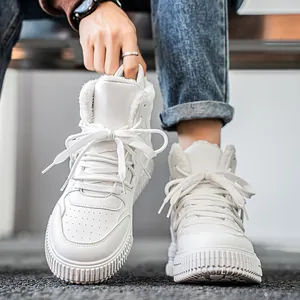 Sneakers alte invernali da uomo bianche eleganti con fodera in pile e suola spessa