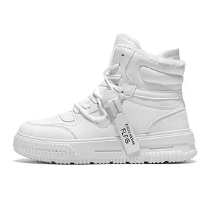Sneaker invernali alte con calda fodera in pile e spessa suola platform bianca