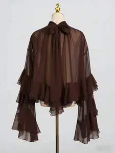 Elegante braune Bluse aus Organza mit Rüschenbesatz und Schleifen-Detail am Rücken