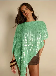 Eleganter grüner Pailletten-Poncho mit Lochmuster, lockerer Passform und Saum
