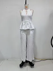 Elegante conjunto de dos piezas de lunares blancos con top halter y pantalones anchos mujer