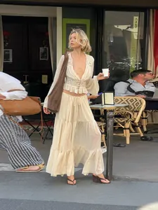 Französisches Spitzen-Chiffon-Set mit kurzem Top und Stufen-Maxirock für den Urlaub
