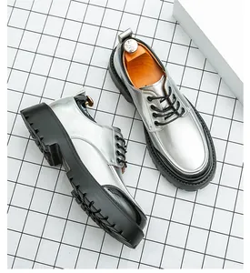 Chaussures habillées argentées pour hommes avec semelles compensées noires