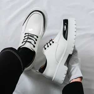 Chaussures richelieus homme à semelles compensées blanches et noires pour mariage