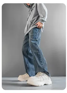 Heren chunky platform derby schoenen in streetwear stijl detailweergave in gebroken wit
