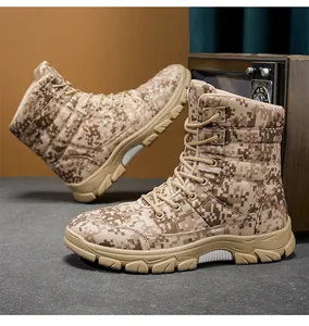 Seitenansicht von Wanderstiefeln für Herren mit digitalem Camouflage-Muster.