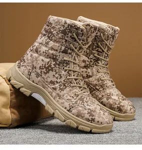 Detail von taktischen Wüsten-Digital-Camo-Stiefeln mit langlebigem High-Top-Design.
