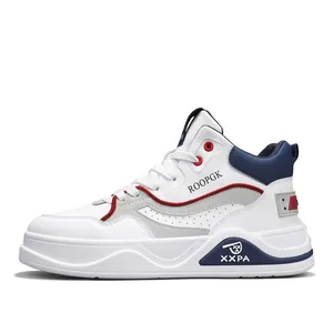 Sneakers alte uomo eleganti con suola spessa in bianco e blu navy, design casual