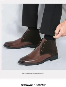 Eleganti stivaletti chukka da uomo in pelle e camoscio marrone per un look casual chic