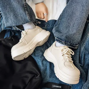 Scarpe derby da uomo con suola platform spessa per un look streetwear alla moda e cool