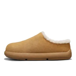 Warme heren klompschoenen met fleecevoering in camel voor winterhuis en outdoor