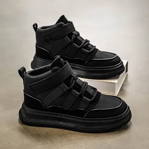 Sneaker alte da uomo nere alla moda con cinturino in velcro e suola molto spessa